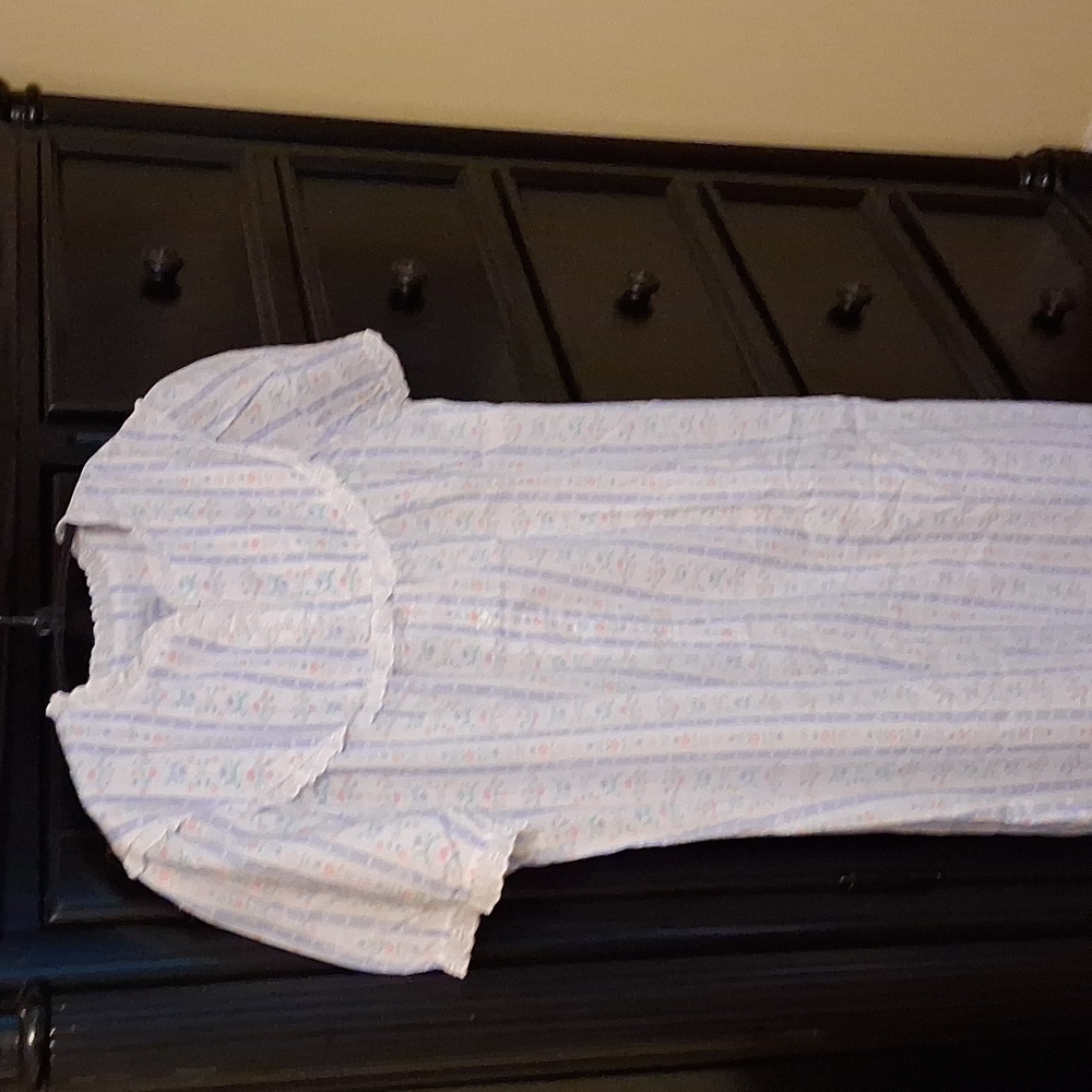Lanz Of Salzburg Size Medium Short Sleeve Gown NWOT